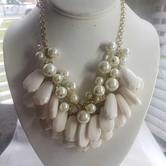 Necklace Pearl/Crystals/Acrylic Mermaid Style Bib - Picture 3 of 3